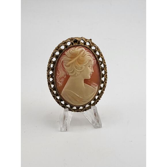 Vintage Cameo Brooch Pendant Oval Shell Carving Gold Tone Frame - Picture 1 of 6